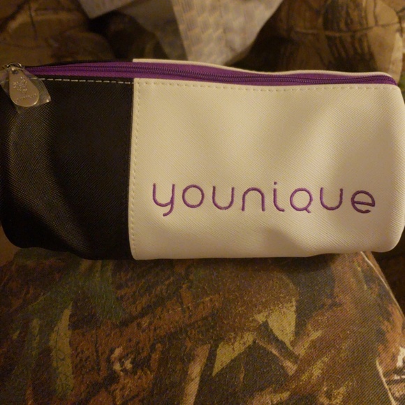 Younique Other - Makeup/brush holder